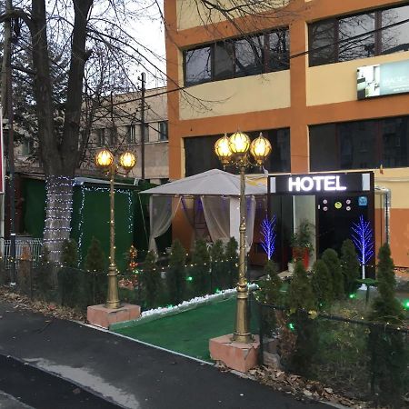 Magic Accommodation Bucarest Esterno foto