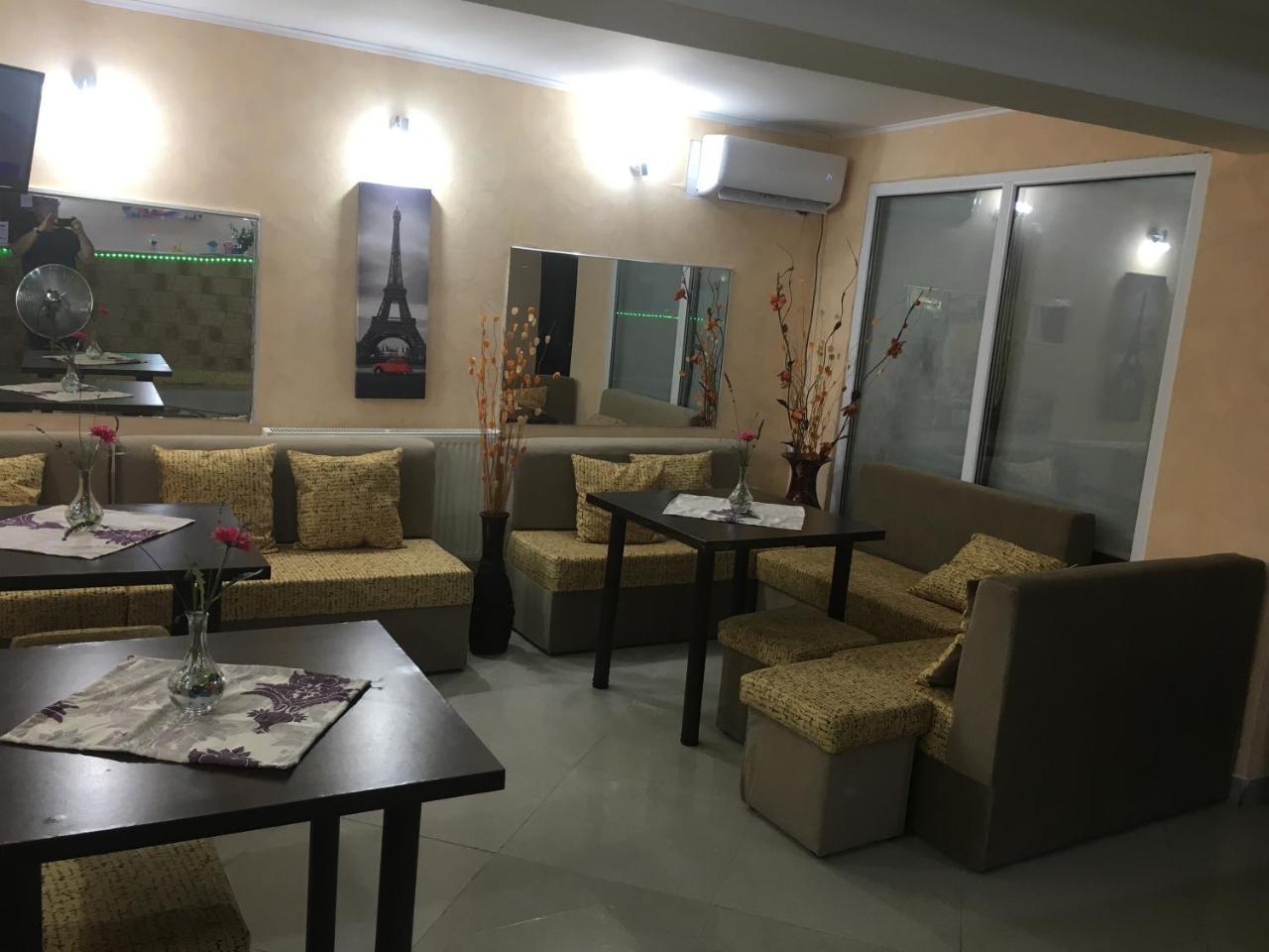 Magic Accommodation Bucarest Esterno foto