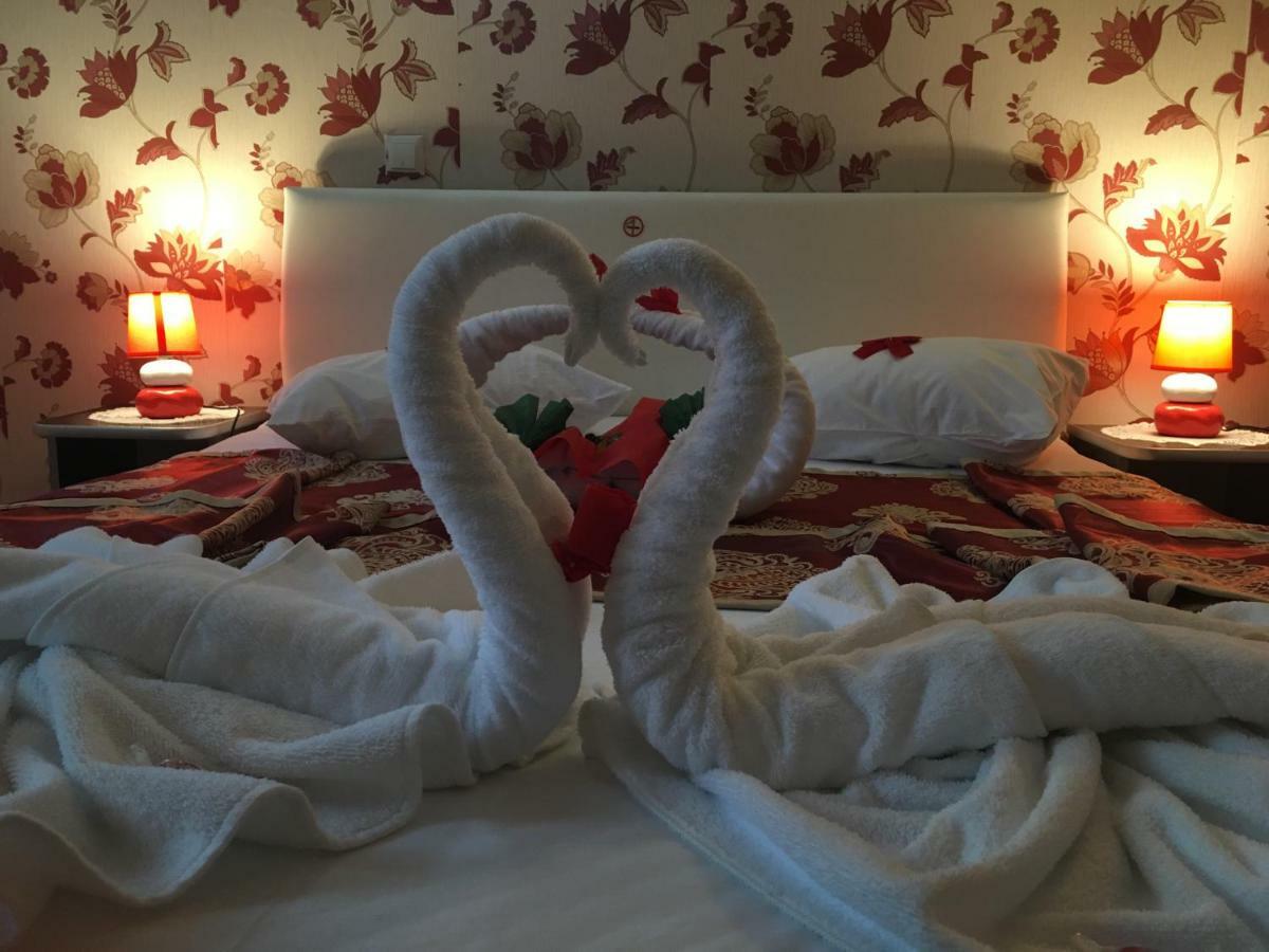Magic Accommodation Bucarest Esterno foto