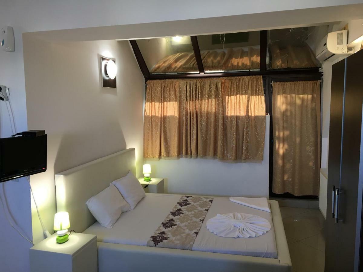 Magic Accommodation Bucarest Esterno foto