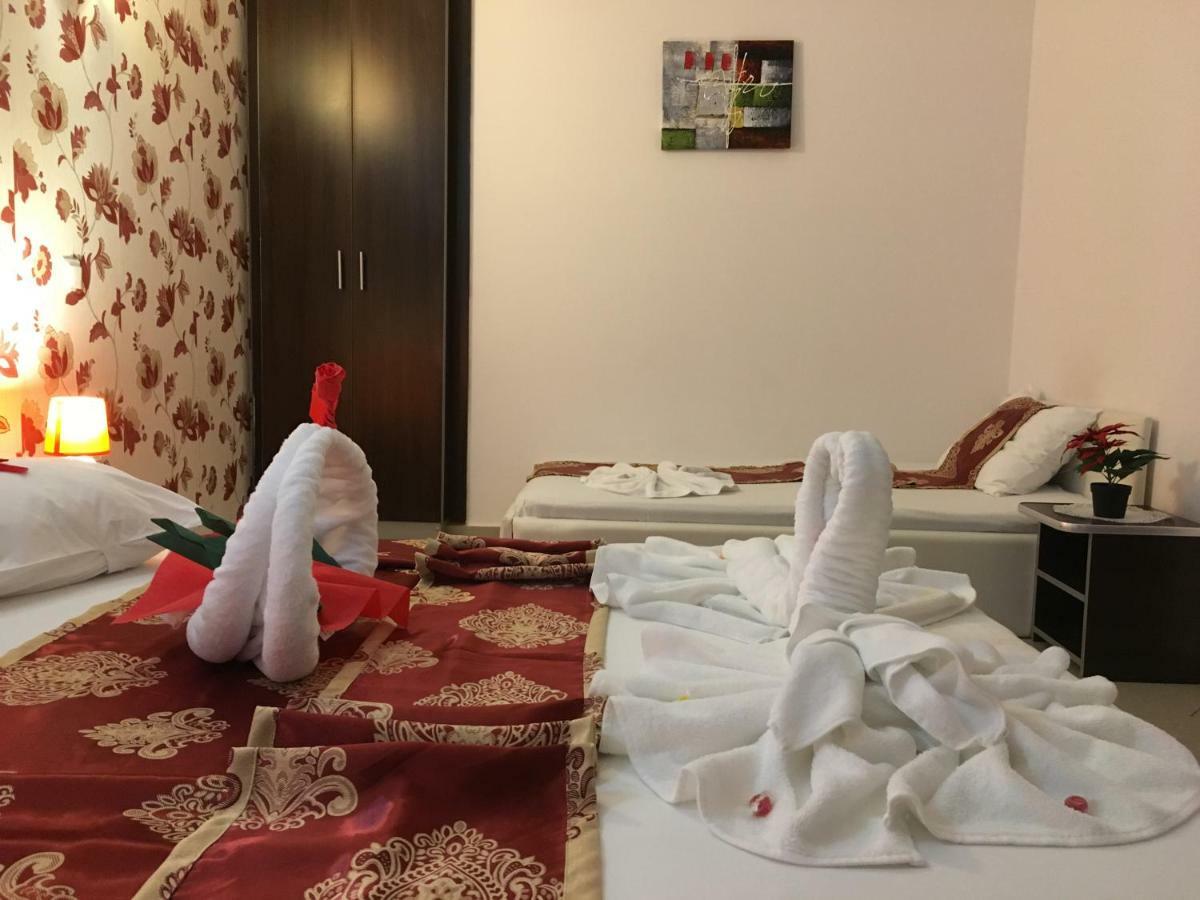 Magic Accommodation Bucarest Esterno foto